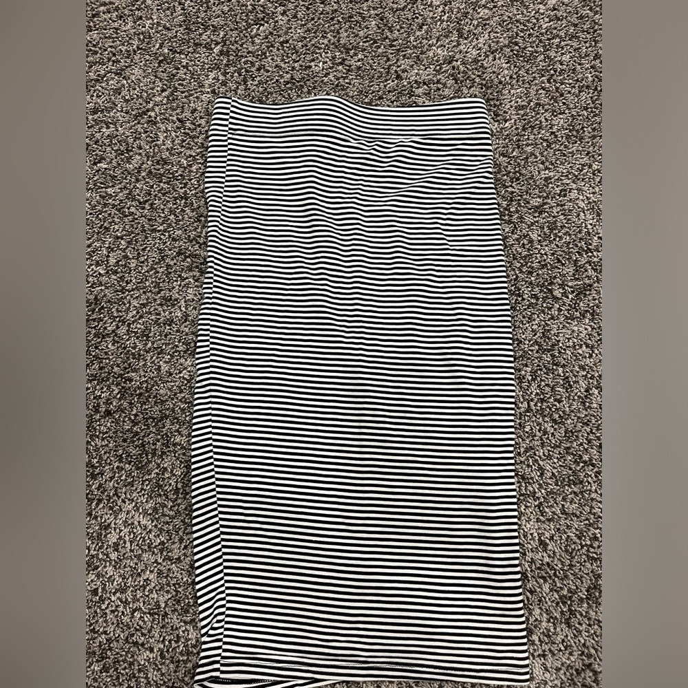 COPY - 🐰2/$15 UK2LA skirt size small